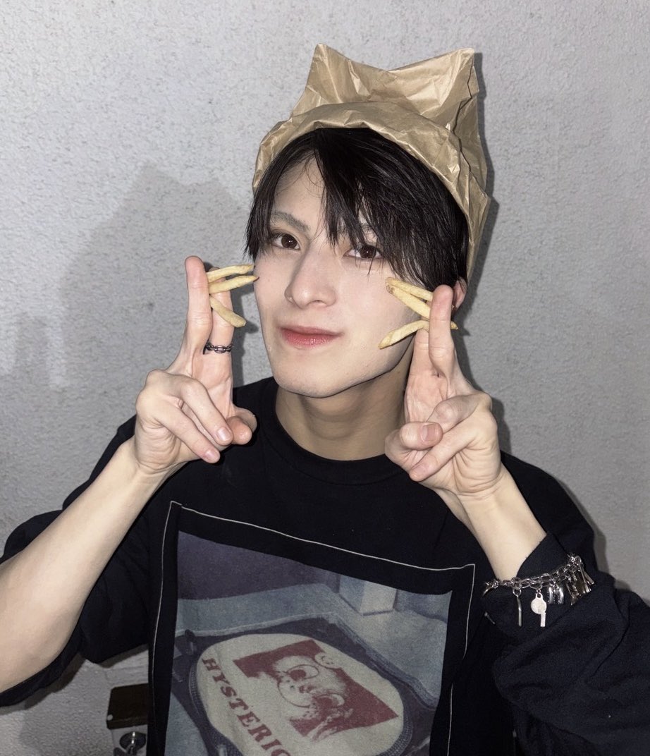 GRIPHAGE_info's tweet photo. (=^ェ^=)🍟😺

ゆーだい

#GRIPHAGE #ぐりふぁの交換日記
#グリファージュ #竹内雄大 https://t.co/MdAgeQKcRa