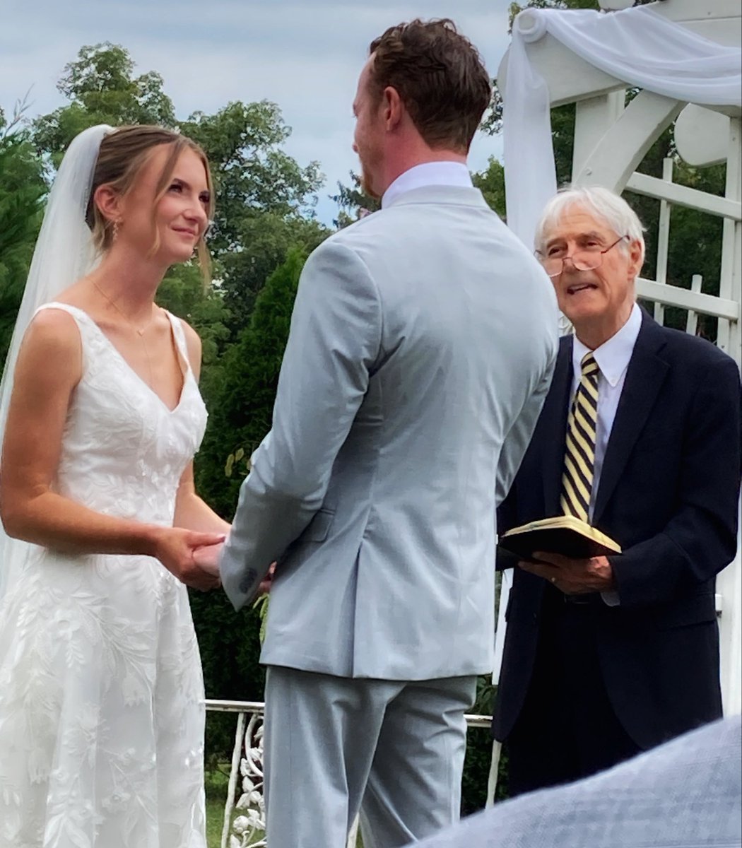 ModeratorPaul's tweet photo. Deeply honored to officiate this afternoon at the wedding of Olympic superstar Noah Grove and his spectacular wife Kendall. 

Precious moments with a special couple. https://t.co/4I76CFdo3D