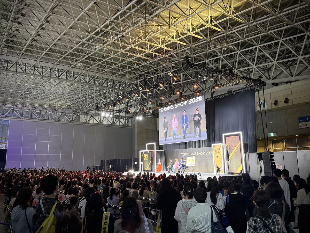 digitarou's tweet photo. 本日は雨の中、「刀剣乱舞ONLINE×刀剣乱舞ぱずぎり スペシャルステージ」にお越し頂いた審神者、そして絵巻守候補の皆さま、配信をご覧頂いた皆さま、誠にありがとうございました。
ご出演頂いた鳥海浩輔さん、濱健人さん、田所陽向さん、内田雄馬さん、MCの山口慧さん、本当にお疲れ様でした。

鳥海さんの「あげちゃう」が見事に発動しましたので、ぜひその資材で田所さん担当刀剣男士の二筋樋貞宗の鍛刀にも挑戦してみてください。濱さんのコソ練の件は、つい口を滑らせてしまい失礼いたしました。。内田さん、明日のお誕生日おめでとうございます。

11周年もますます元気な『刀剣乱舞ONLINE』、そして24日から始まる『刀剣乱舞ぱずぎり』をどうぞよろしくお願いいたします。これからも広がり続けるメディアミックス本丸や刀剣コラボにも、ぜひご期待ください。