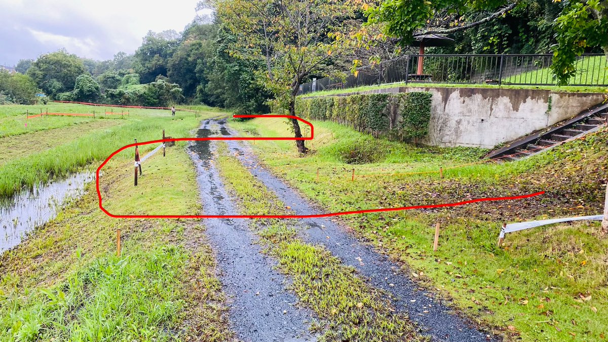 hane0505's tweet photo. 9月23日開催、茨城シクロクロス第2戦水戸市沢渡川緑地公園ステージの試走動画です。

完成済みのコースですが手直しが入る可能性があります。レース前の試走は必ず行ってください。
動画1分20秒辺りでコースを迷いましたが正しいルートはこの画像の通りです。

動画はリプ欄にあります。 https://t.co/7RBTGacVtp
