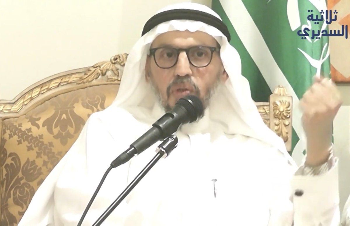 jomanalkarat's tweet photo. من رموز الوطن
الدكتور عبدالرحمن بن محمد آل سعد الغامدي

مدير عام برامج التدريب بالخطوط الجوية العربية السعودية سابقًا، حاصل على الماجستير والدكتوراه في إدارة الأعمال من الولايات المتحدة الأمريكية، بامتياز مع مرتبة الشرف الأولى.

●خبرات عملية تمتد لأكثر من أربعين عامًا من العمل في شركتي أرامكو السعودية والخطوط الجوية العربية السعودية.
●تقلد العديد من المناصب الإدارية والقيادية في شركة أرامكو والخطوط السعودية وشركة عبداللطيف جميل، وعلى سبيل المثال لا الحصر:

أولًا/ شركة البترول أرامكو السعودية:

●مدير الدورات التدريبية.
●مدير الشؤون الإدارية.
●مدير المشتريات.
●رئيس قسم الاتصالات.

ثانيًا/ الخطوط الجوية العربية السعودية:

●مدير عام برامج التدريب.
●مستشار التدريب والتنمية.
●مساعد مدير عام المناقصات والممتلكات.
●كبير مديري المناقصات.
●مدير قسم التقويم والاختبارات.
●كبير مطوري برامج التدريب.

ثالثًا/ شركة عبداللطيف جميل:

●مدير عام بركات للسفر والسياحة.

رابعًا/ الديوان الملكي:
منتدبًا من الخطوط السعودية للعمل بمكتب الدراسات والبحوث، والذي كان تحت إشراف صاحب السمو الملكي الأمير عبدالعزيز بن فهد، حفظه الله، والمختص بالأعمال الخيرية والإنسانية للملك فهد، رحمه الله.

●درّب أعدادًا كبيرة جدًا، بشكل متصل، لعشرات الآلاف من الموظفين في مجالات عديدة، منها:
●مهارات القيادة.
●مهارات التخطيط.
●مهارات إدارة الوقت.
●مهارات الإشراف.
●مهارات التعامل مع الرؤساء والمرؤوسين.
●مهارات قيادة الذات.
●مهارات التفاوض الفعال.
●تحليل العلاقات البشرية.
●الأنماط الشخصية ومهارات التعامل معها.
●علم إدارة العقل والبرمجة اللغوية العصبية.
●إعداد المدربين.
●العديد من برامج التدريب في مجال الإدارة وتنمية الذات.

وقدم العديد من المحاضرات والندوات والبرامج التدريبية للعديد من الدوائر الحكومية والشركات والجمعيات الخيرية كمشاركة اجتماعية، ومن هذه الجهات:

●وزارة التعليم.
●التلفزيون السعودي.
●أمانة مدينة جدة.
●مجلس الجودة السعودي.
●هيئة الأمر بالمعروف.
●شركة عبداللطيف الفوزان.
●ديوانية جدة.
●عشرات المدارس الابتدائية والمتوسطة والثانوية، ومنها مدارس الرياض في العاصمة الرياض.

قدم العديد من المحاضرات والندوات والبرامج التدريبية للطلبة السعوديين في الولايات المتحدة الأمريكية من خلال أندية الطلبة السعوديين في الجامعات الأمريكية.

العضويات:

●عضو الجمعية الأمريكية لإدارة الأعمال.
●عضو الجمعية الأمريكية للتدريب والتطوير.
●عضو الفريق العلمي لمركز أبحاث الفضاء وعلوم الطيران بجامعة وسط ولاية تنسي بأمريكا.
●عضو جمعية إدارة الأعمال العربية.
●عضو الجمعية السعودية للعلوم النفسية والتربوية.
●عضو مجلس الجودة السعودي.

اشترك في عشرات اللجان في أرامكو السعودية والخطوط السعودية وشركة عبداللطيف جميل، في العديد من المجالات التدريبية والتطويرية ولجان الخصخصة وإعادة الهيكلة.

●مرخص دوليًا في العلاج المعرفي السلوكي.
●مرخص دوليًا في التقويم والاختبارات وإجراء المقابلات.
●مرخص دوليًا لإعداد وتصميم وتقديم برامج التدريب الإدارية وبرامج تنمية وتطوير الذات.
●حاز على عشرات الدروع والجوائز وشهادات التقدير من العديد من الجهات الحكومية والأهلية والعربية والدولية، ومنها درع إمارة منطقة مكة المكرمة لعام 1438هـ الموافق 2017م، ودرع إمارة منطقة الباحة عام 1442هـ الموافق 2021م، ومدارس الرياض، وشباب منطقة الباحة، وعدد كبير من المدارس والجمعيات الخيرية.

• يركز حاليًا على تطوير برنامج «الجودة في قيادة الذات»، وذلك من خلال تفعيل دور العقل الظاهر والعقل الباطن (الوعي واللاوعي) لتحقيق التوازن والحكمة والتميز في قيادة الذات والتفاعل والتكامل مع الآخرين.

الأعمال المجتمعية التطوعية:

●عضو مجلس إدارة وقف قدوتي الخيري بمكة المكرمة.
●أمين عام جائزة وسام أنت قدوتي الحسنة بوقف قدوتي الخيري.
●سفير مركز الصم بمنطقة مكة المكرمة.
●سفير جمعية بر الوالدين (بركم) بمكة المكرمة.
●متعاون مع جمعية البر بمدينة جدة.