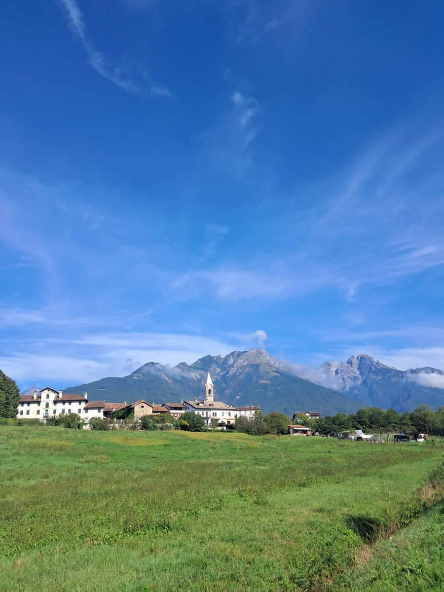 ClaudioCenta1's tweet photo. Un saluto sotto il cielo dell’ultimo giorno d’estate. https://t.co/8xhLlcm0pf