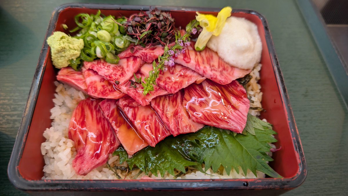 yora0418's tweet photo. 近江牛 鉄火丼 https://t.co/MxdGIegyCm