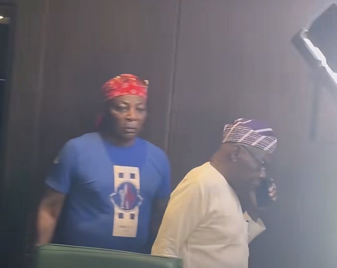 it_Rutie's tweet photo. The whole time Obasanjo was calling Charly Boy “jaga jaga,” a bushman who dresses like a woman and saying he was running from him… Charly Boy was literally standing right behind him. 😂😂😂 https://t.co/OQZttc7z7V