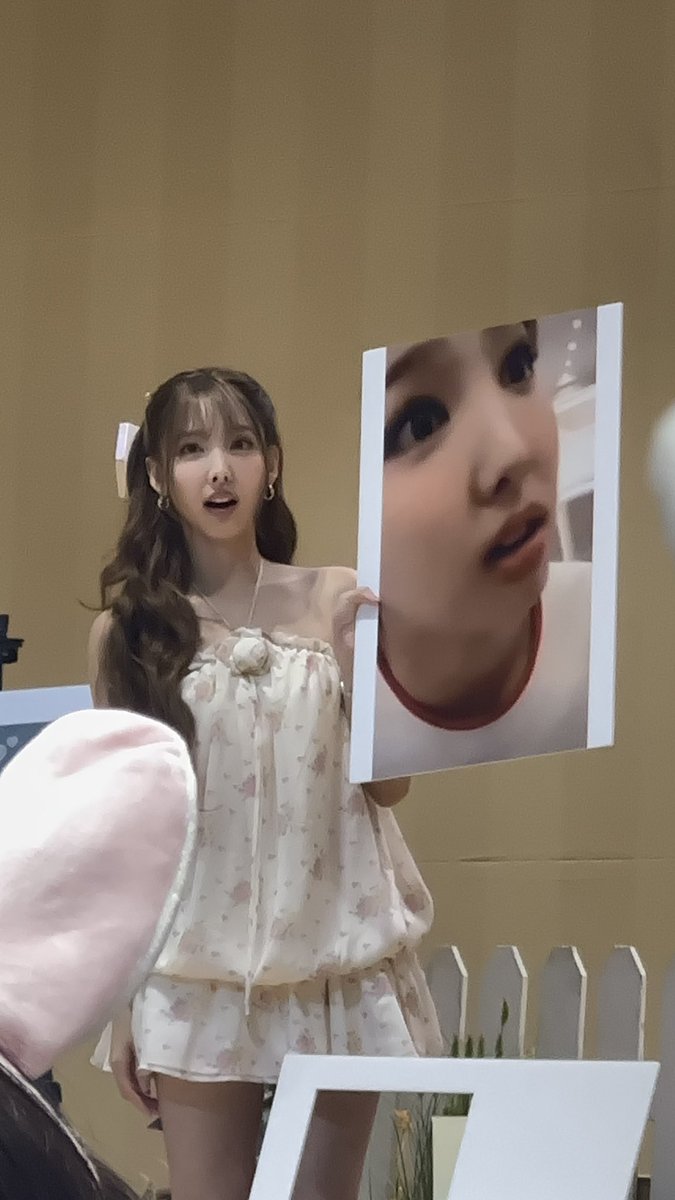 Once_dlwlrma's tweet photo. 데뷔전 나연이 따라하기 ㅋㅋㅋㅋ
(데뷔전 사진들 맞음. 아무튼 맞음.)

#트와이스 #TWICE #나연 #Nayeon #ナヨン https://t.co/nHaUqjuMjW