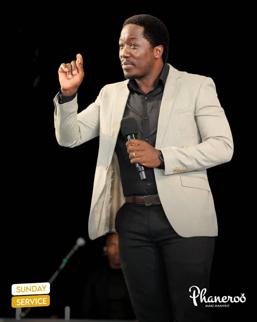 zoeconnie112's tweet photo. How you relate with men reveals and demonstrates your heart towards God. SELAH
#ANewWayOfRelating
#PhanerooSundayService https://t.co/YIhtgN1wkw