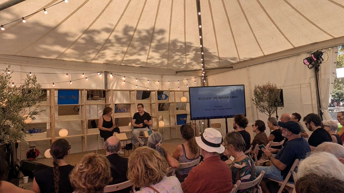 LaBreuEdicions's tweet photo. ara mateix conversa ELEUSIS de #MíriamCano
amb l'autora i @EsteveMiralles
a @LaSetmana
#eleusis #alabatre #poesia https://t.co/HtmvMZxM2s