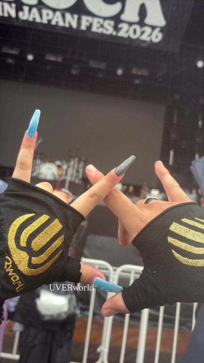 a__ho_ds's tweet photo. やばい一生分の運使った😭😭😭

ロッキン行くの決まってから夢で2回くらいTAKUYA∞からハーモニカ貰う夢見てたんだけど、まさか正夢になるとは😭😭
まじで頭ショートした、やばい。

近くにいたcrewのお姉様もおめでとうって言ってくれてガチ泣き😭😭
一生の宝物✨️
#ロッキン #UVERworld #RIJF2026 https://t.co/nN5MkFQnx7
