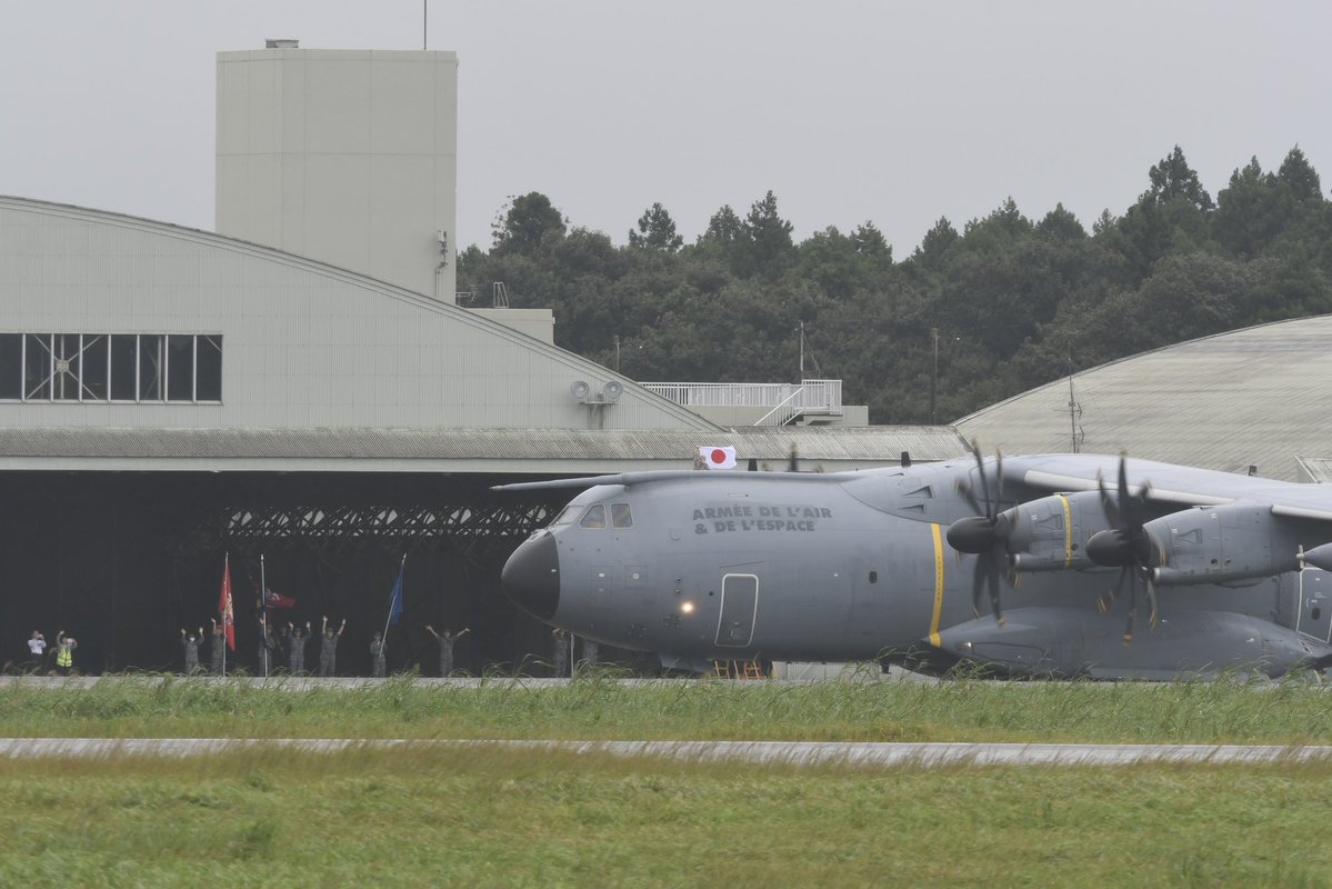 305Wata's tweet photo. 今日の百里
1週間弱滞在していたフランス航空宇宙軍
沢山楽しませてもらいました！

遂に離日の時が...
雨が酷いがみんなにお見送りされながら次の目的地へ
merci‼︎
À bientôt‼︎
🇯🇵🤝🇫🇷
#百里基地 https://t.co/jNMi5dpZrB