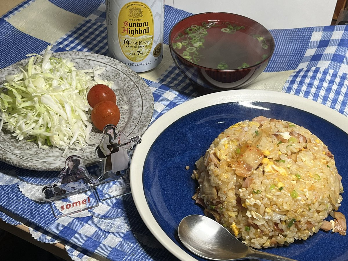 _nagareboshi's tweet photo. 本日の夕食
キムチ炒飯
冷蔵庫の残り物のキムチで炒飯にしました
サラダと中華スープも添えて
生姜とニンニクも擦りおろして入れたのでピリ辛&身体が温まります(´ω`)
美味しかったです( ^ω^ )♪
#キッチン流れ星
#そめめし
#somei https://t.co/Tex91xMqSd