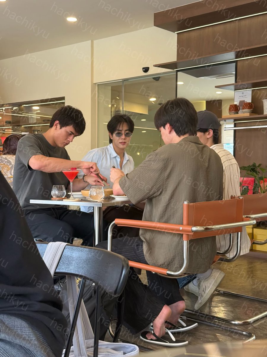 BerryMMM2019's tweet photo. Joss and never-ending battle against food-related skills 😆 https://t.co/XUDFs0WCNP