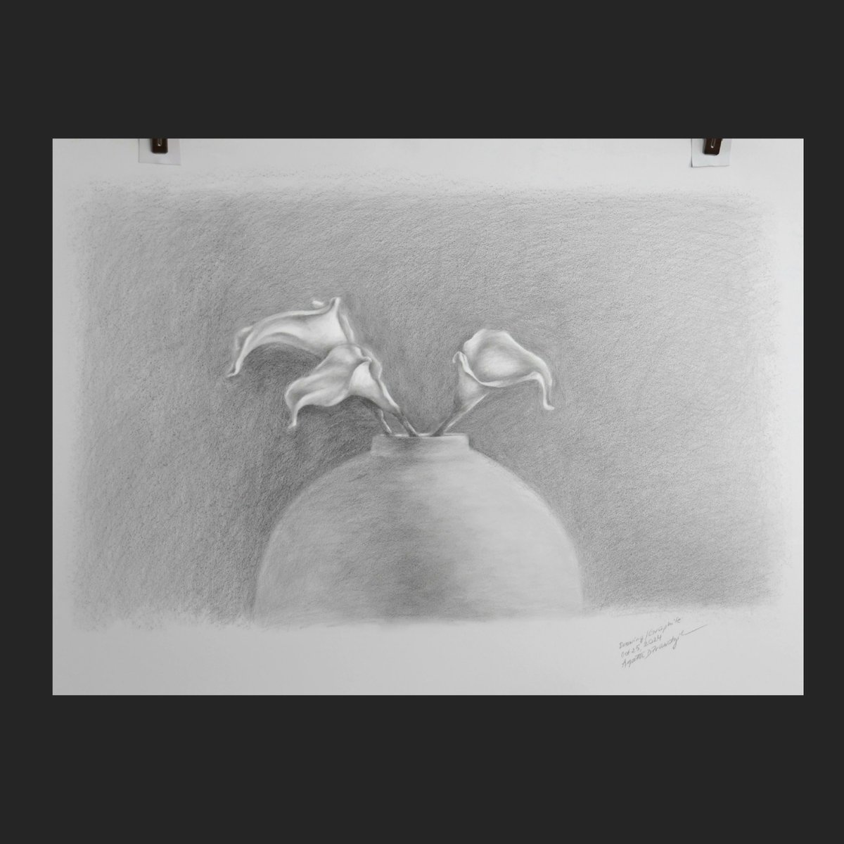 agatadprawdzik's tweet photo. #graphitedrawing  #stillifedrawing #minimalistart #newjerseyart https://t.co/DLFCmCnwHU