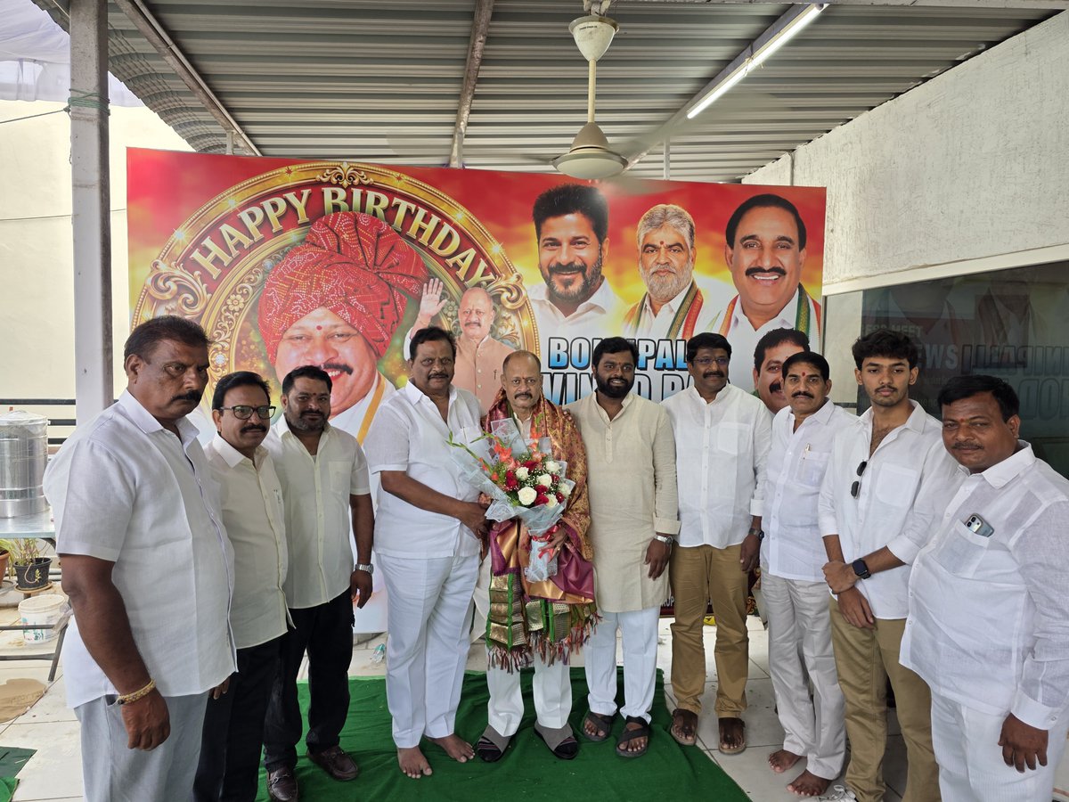 mpreetham's tweet photo. కాంగ్రెస్ సీనియర్ నాయకులు బోయిన్పల్లి ��ినోద్ రావు గారి జన్మదినం సందర్భంగా సీనియర్ నాయకులు మిరియాల రాఘవరావు గారితో కలసి శాలువాతో సత్కరించి జన్మదిన శుభాకాంక్షలు తెలియజేసిన నాయకులు మిరియాల ప్రీతమ్ గారు..

#BirthdayWishes #CongressParty #CongressLeaders https://t.co/vdE6BvPJtE