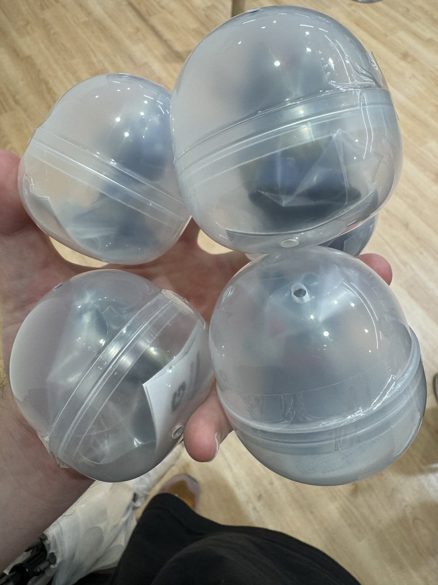 poonee22's tweet photo. 10回やって3種類しか出ないんだけど…
人いなくて交換もできん。
期間中来れんからコレにて終了。
#おおかみくん https://t.co/Q28jNe5fBk