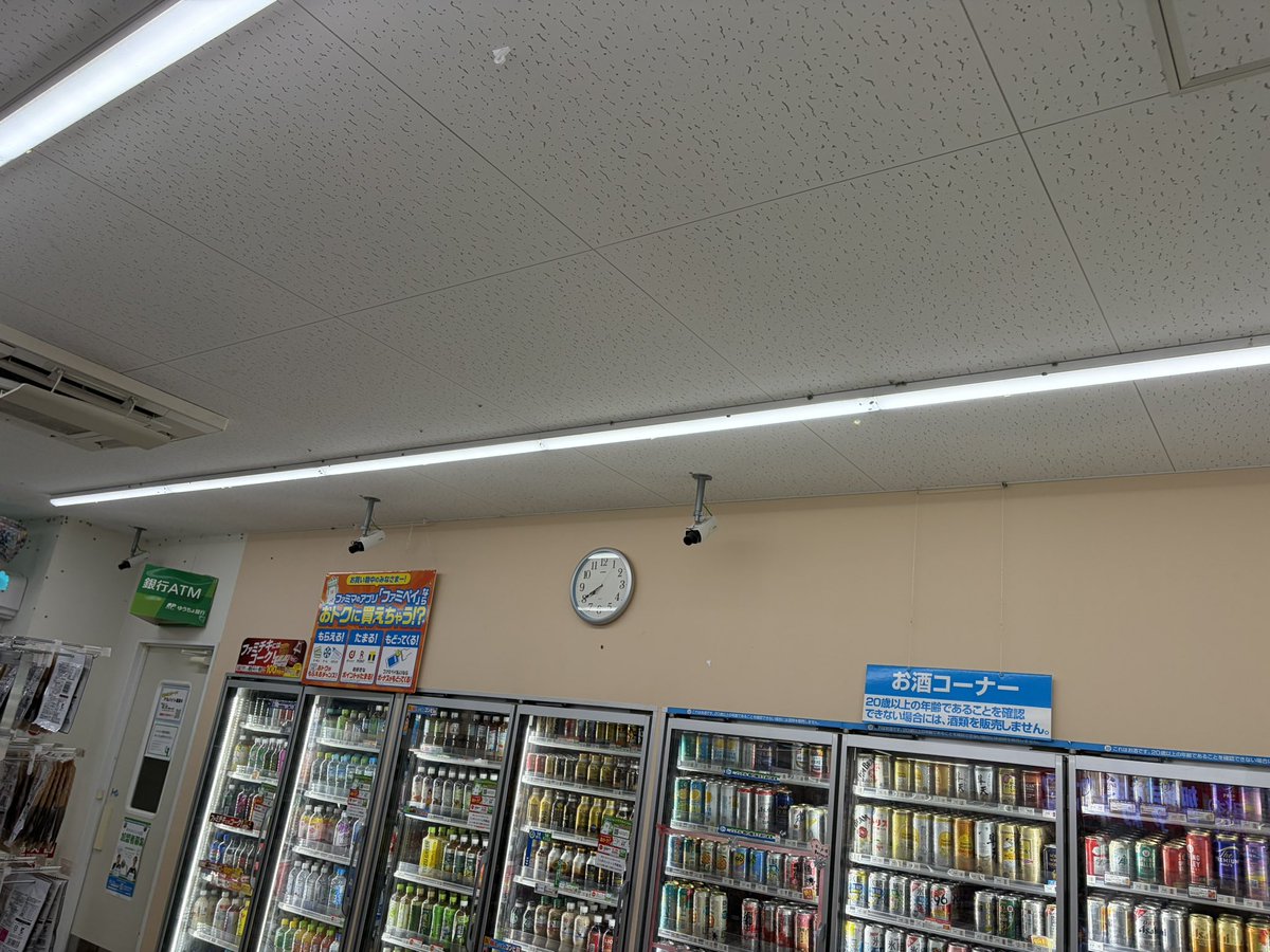 _na0218's tweet photo. 地獄の店内 トイレ行けない https://t.co/9nOiy4HDSH