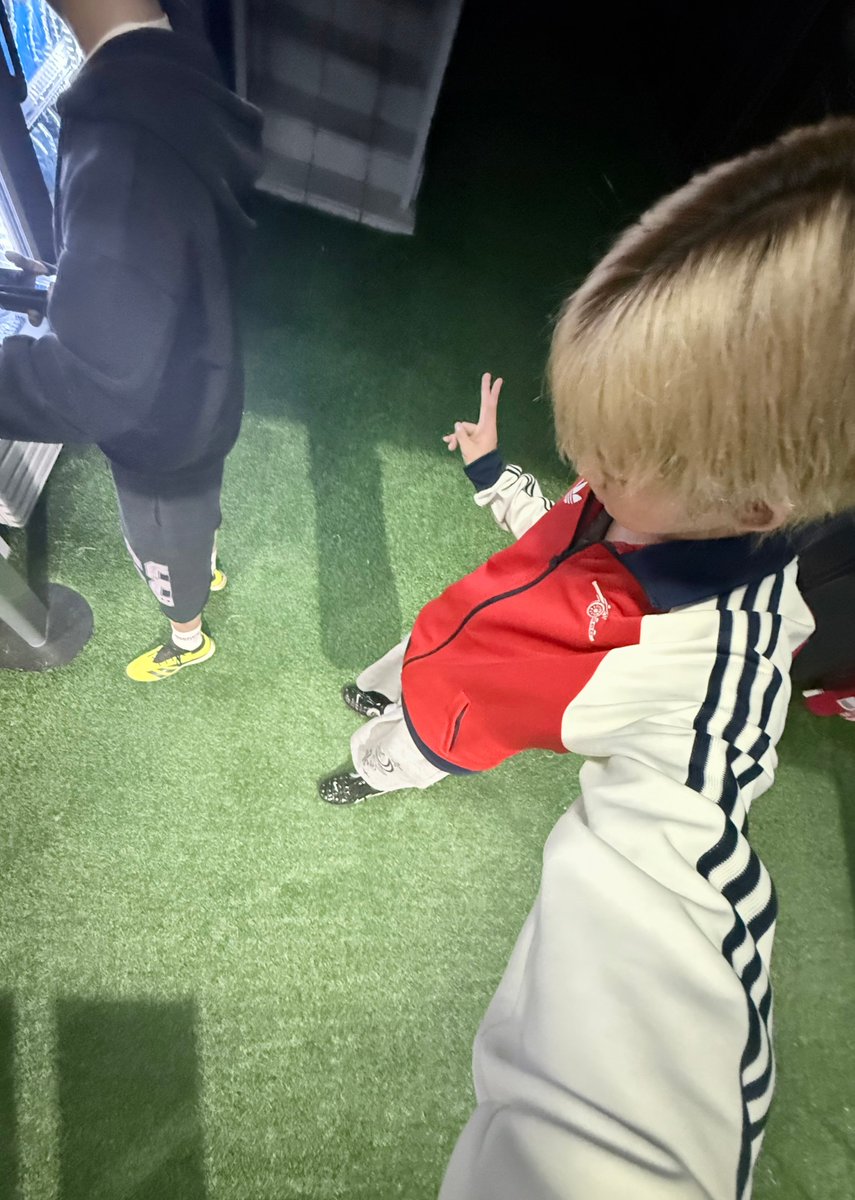 eunchan_bell2's tweet photo. 260920 플러스챗 #은찬

오늘의 목표 : 공 보다 먼저 지치지 않기! https://t.co/YnNqXQDLwt