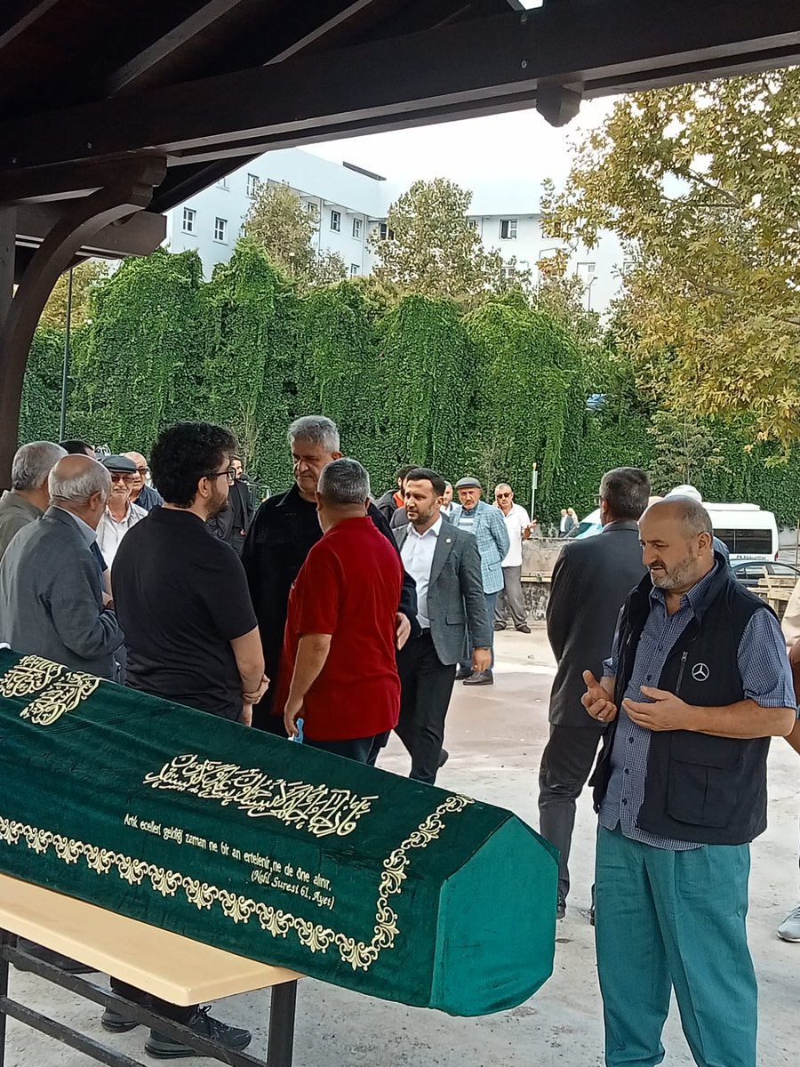 MHPMRANE's tweet photo. İlçe Başkanımız Sn Murat Kılıçaslan İlçe Yöneticilerimiz ile birlikte vefat eden İnkılap mahallesi sakinlerinden Merhume Fatma Düzenlinin cenaze merasimine katılım sağladılar. 

Merhumeye Allah’tan rahmet, ailesine ve yakınlarına sabırlar diliyoruz. https://t.co/IH33tuhrJz