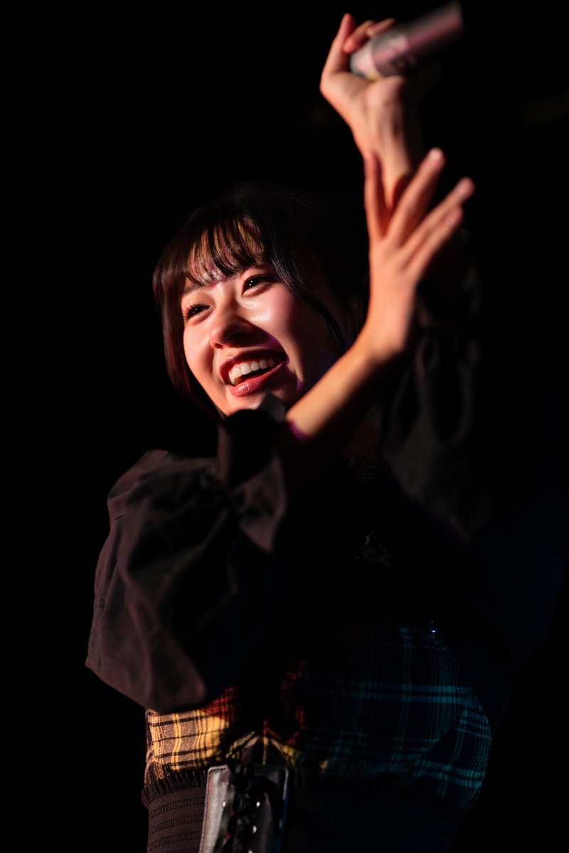 Jimmy71044686's tweet photo. #eMuaNoiR #エミュノワ #アイドル
135mmしか持っていかなかったせいで寄りの写真しかないけど、全身を撮らなきゃって選択肢を諦めることで事なきを得た。中望遠の画角が1番好き。暗い会場の方がライブっぽい？気がする。そしてお誕生日おめでとうございます🎊 https://t.co/SnvqTC8oD6