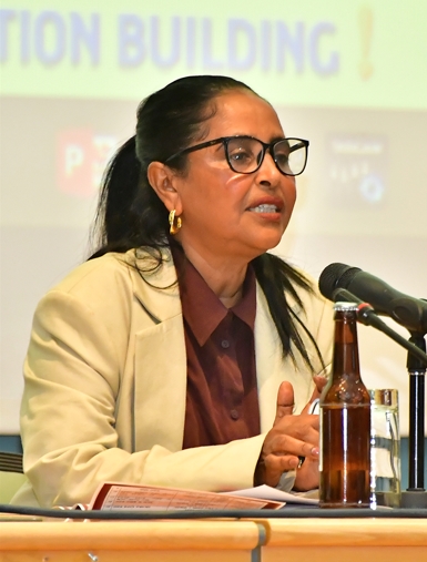 hawelti's tweet photo. መልእኽቲ ሚኒስተር ትምህርቲ ዶር. ሓሊማ መሓመድ ኣብ መኽፈቲ ሲፖዝዩም ዝኽሪ ወርቃዊ እዮቤልዩ ምምስራት ቤት-ትምህርቲ ሰውራ

*"...ቅድሚ 50 ዓመት ነዚ መወዳድርቲ ዘይርከቦ ቅዱስ ሕልሚ ሓሊሞም፡ ንሕልሞም ክዉን ክኸዉን ከይተጻዕቱ ሰሪሖም ዕላማ ዘለዎም ብቑዓት ሃገራውያን ክንከዉን ዘኽኣሉና፡ ሓሰብቲ ናይ ሽዑ መንእሰያት መራሕቲ ህዝባዊ ግንባርን ክሉኹም መማህራንን ኣለይትን ሓካይምን ቤት ትምህርቲ ሰውራን  እንቋዕ መጎሰኩም ክብል ፍቀዱለይ"።

*"...ቀጺለ ክቡር ፕረዚደንት ሃገረ ኤርትራ፡ እቶም ናይ ቅድሚ 50 ዓመት ኣብ ትሕቲ ገረብ ኮይንካ ክሹኽ ኣብ ክሳድካ ጠምጢምካ ዘተባባዕካዮም ህጻናት ገድሊ፥ ሎሚ ጎቢዞም ኣያታትን ኣቦታትን ኮይኖም ኣጆኻ ኣብ ጎድንኻ ኣሎና፡  ኣብ ዕላማና ኣሎና ይብሉኻ ኣለዉ እሞ ደስ ይበልካ ክብሪ ኸኣ ይሰመዓካ። ኣብዛ ህሞት`ዚኣ እቶም ዘራኦን ዓጻዶን ኣብ ሓደ ቅርዓት ተኣኪብና ምህላውና ብፍሉይ ትዝከር ዕለት ኮይና ት��ምዓኒ"።

https://t.co/JA0yTEpiHe