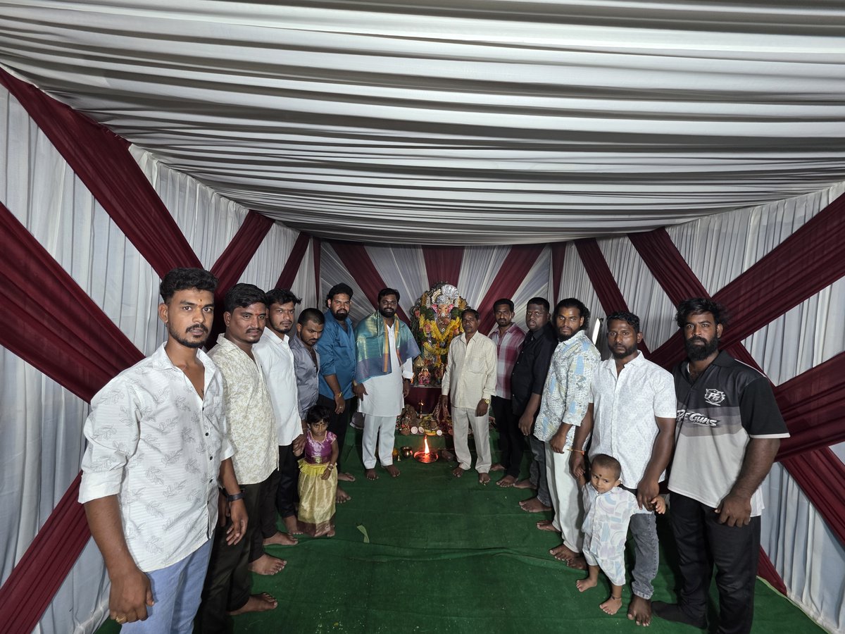 mpreetham's tweet photo. మదినగూడ డివిజన్ పరిధిలోని శాంతినగర్ లో ఏర్పాటు చేసిన అన్న ప్రసన్న కార్యక్రమం లో పాల్గొన్న కాంగ్రెస్ పార్టీ నాయకులు మిరియాల ప్రీతమ్ గారు..

#madinagudadivision #shantinagar #Annadanam #GaneshUtsav #CongressParty #CongressLeader #preethammiriyala https://t.co/svPuLLvWCb
