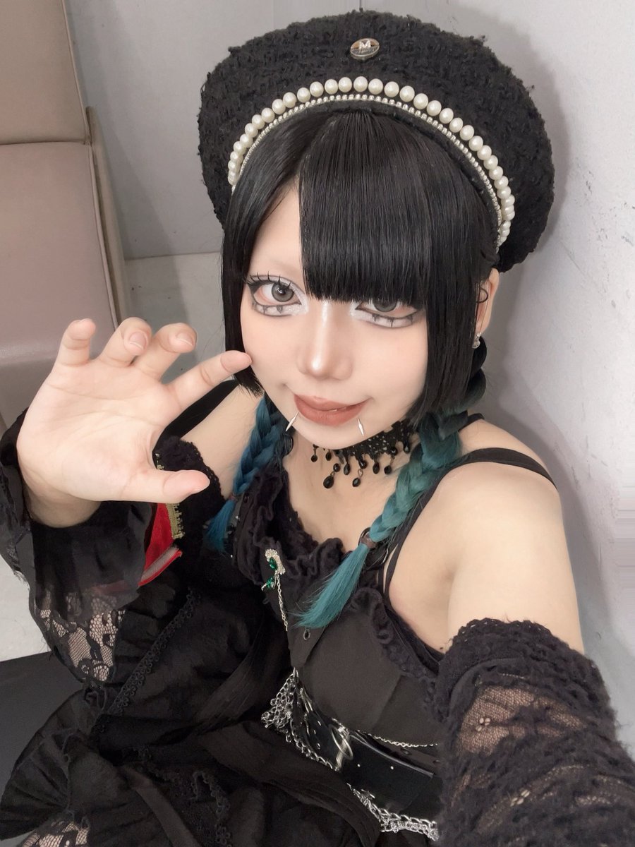 lpp_tkw's tweet photo. ライブ中は歯茎剥き出し笑顔炸裂させちゃう https://t.co/bkX6GM95jM