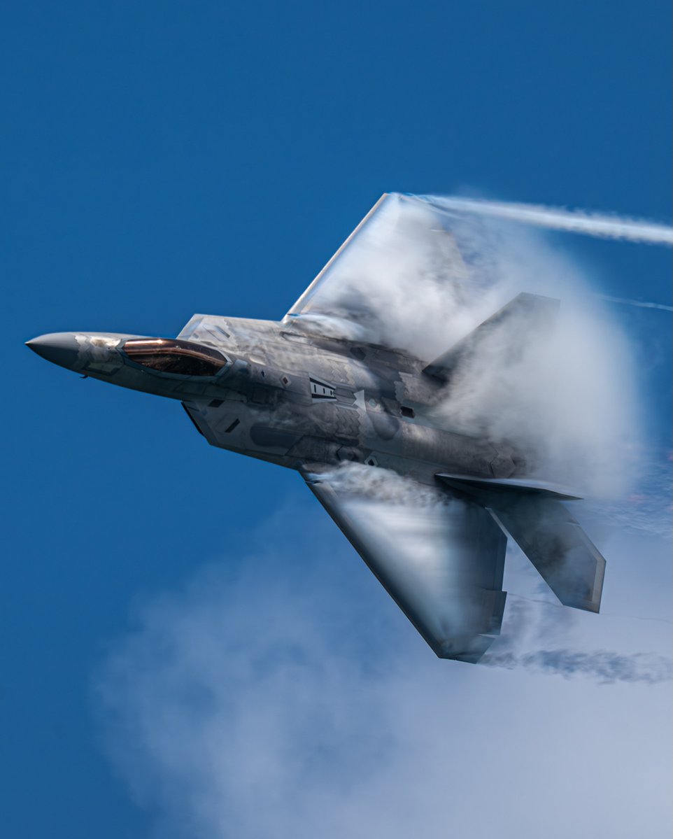 PASU_MATRIX's tweet photo. After a high-G maneuver, the Raptor accelerates hard. https://t.co/xLyrDRrfdA