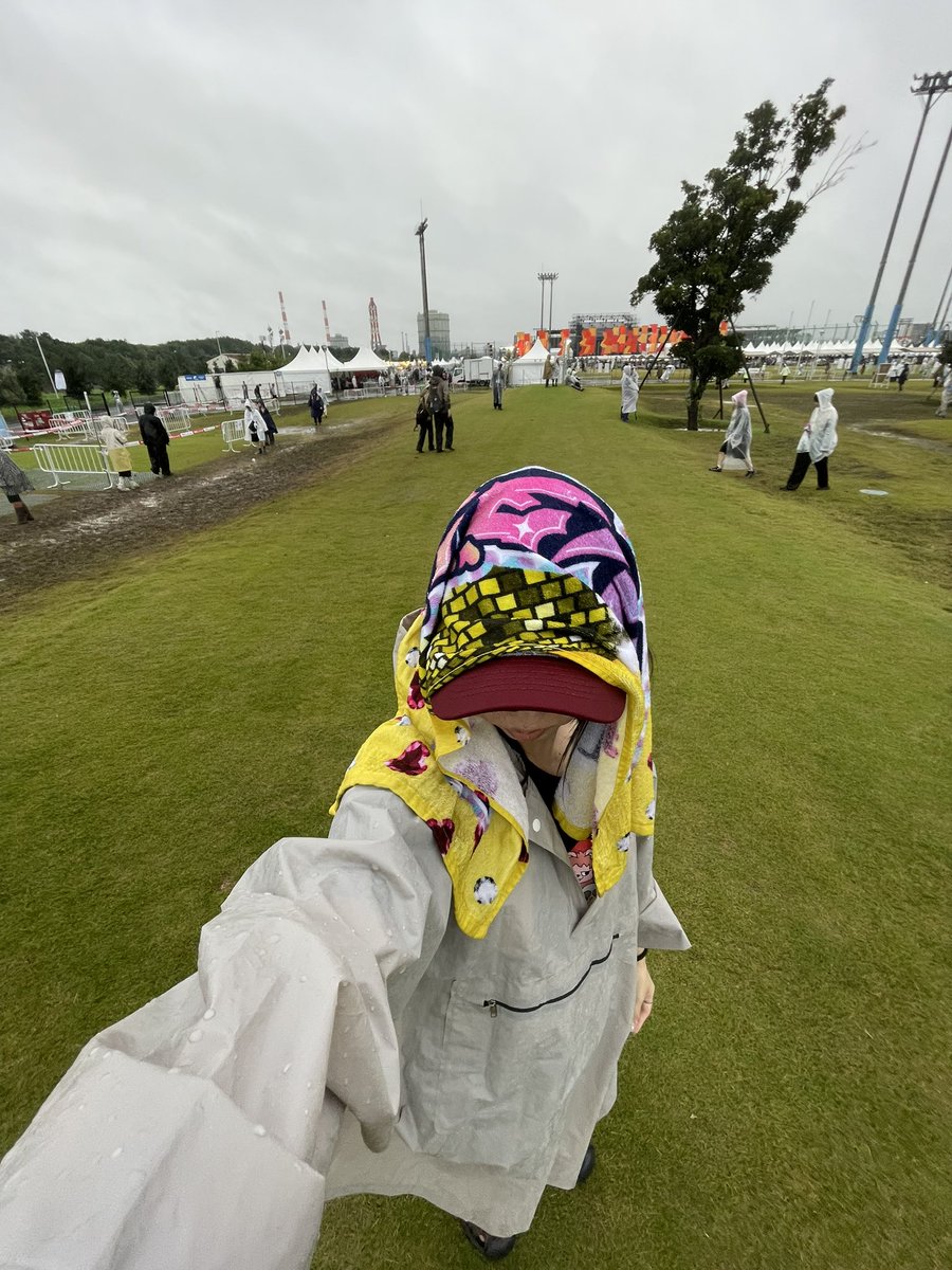 maa___yuu3's tweet photo. M!LKさん初ロッキンお疲れさまでした！
野外フェスのM!LKを見ることができて本当に幸せだ〜雨なんて忘れるくらいM!LKのステージはキラキラしてました💛✨ https://t.co/cL2reiJ5YT