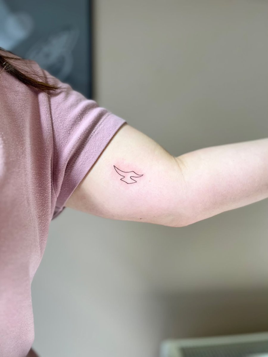 availablestan_'s tweet photo. I think its kinda iconic to have this one as first tattoo @justinbieber #belieber #biebertattoo https://t.co/f4OGhHp3Kz