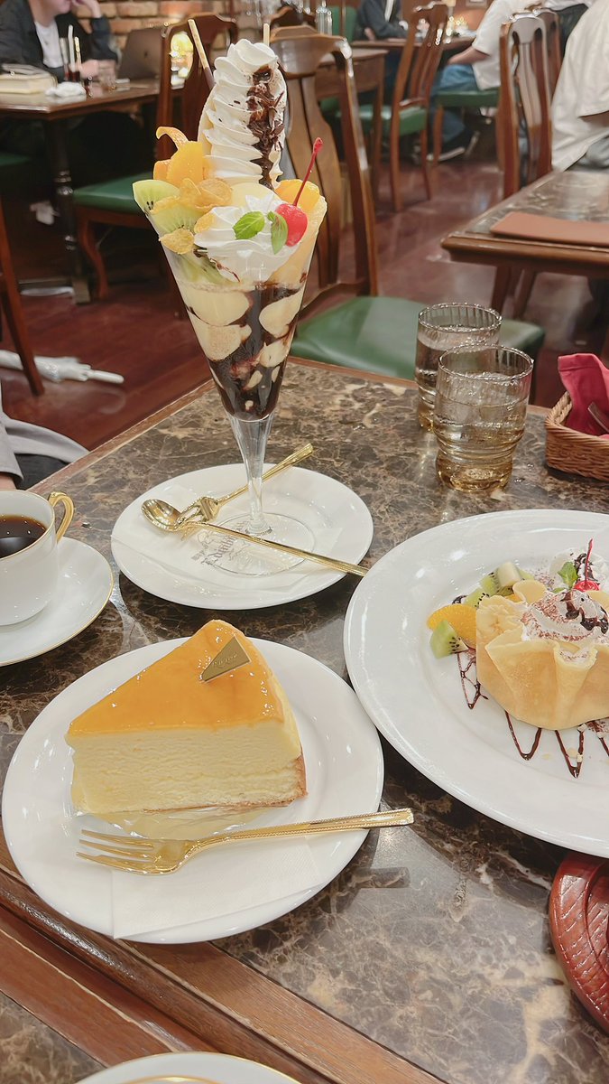 maasastrip's tweet photo. 知り合いのDJを見つつ遊びに行ってきた
また皆で集まって遊べるの楽しい♡

途中で抜けて帰りにお茶して帰宅
☕大好きエジンバラ https://t.co/Yu1VUTgXOj
