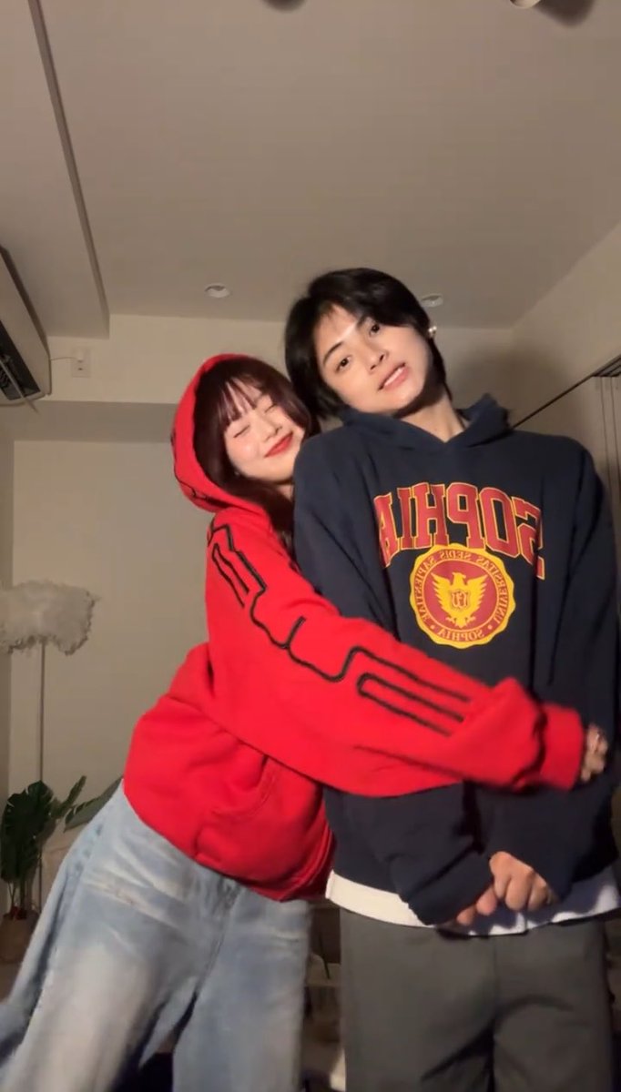 Upiii3_'s tweet photo. まってくれ、純粋にけいすけそこ変わってくれ。しかもこの音源なのがいい。
ひなぽんが踊ってる間のけいすけも最高だし踊ってるひなぽん可愛すぎだしもうズルいって…🤦
知ってるよ、スマホのカメラロールはひなぽんだけなのはうんうん
#けいひな https://t.co/ZuuIaHlaep