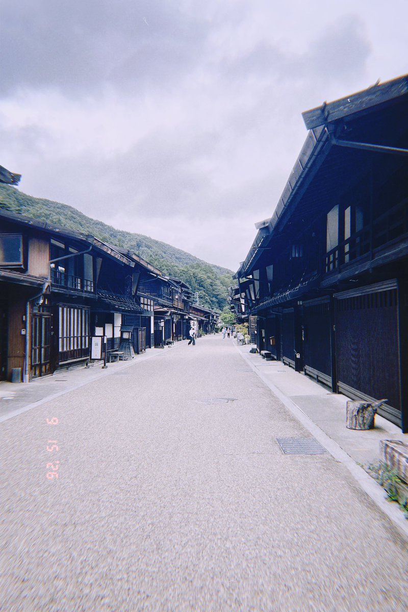 Joke_cha_n's tweet photo. 長野県を訪れました！
奈良井宿や美ヶ原、景観が素敵でとても楽しかったです^^
また、吹きガラス体験でねこちゃんを作りました！！写真の状態はまだ団子猫みたいです。 https://t.co/XultJkU3AY