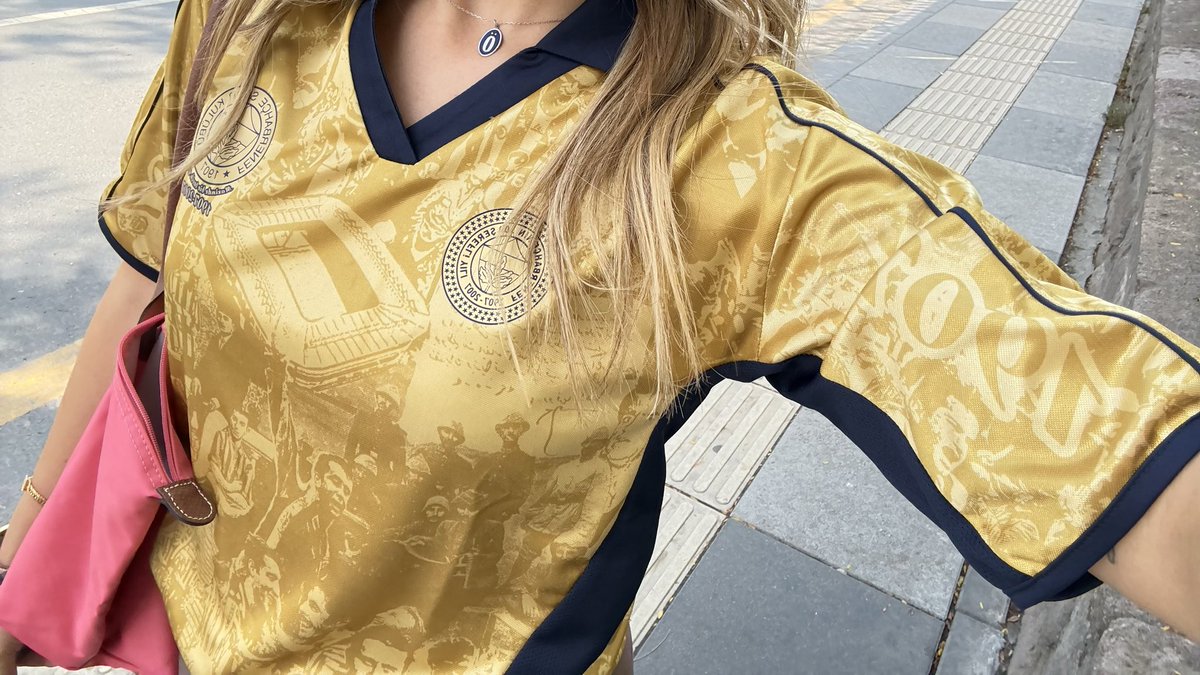 alebahce's tweet photo. günümüz kutlu olsun💛💙 https://t.co/BeMHWabd0N