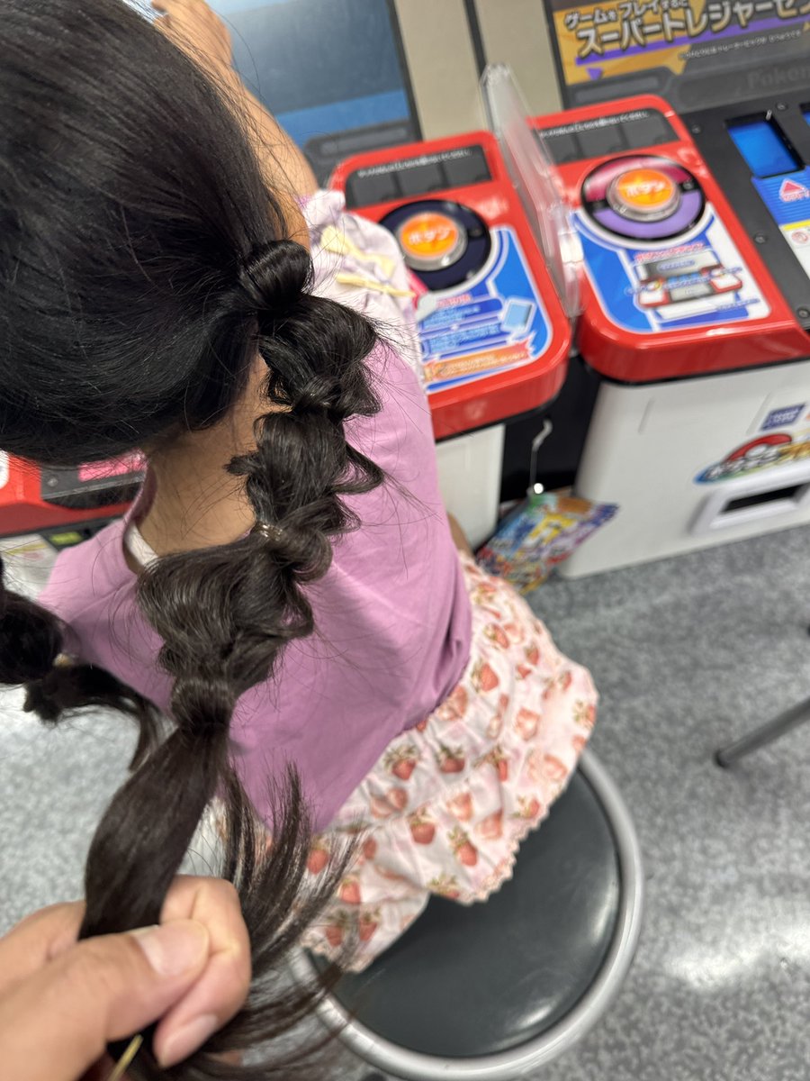 831msms's tweet photo. 今日も今日とて母ヘアメ、父撮影のアパレル撮影だったんだけど
母ヘアメの腕がどんどん上がってきていて我ながら頑張ってるなと思うなど
今日は5回セットチェンジした。 https://t.co/ChEfoLJ4Rb