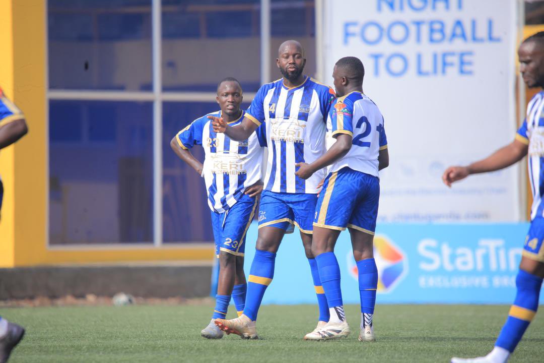 CalvinUmar1's tweet photo. Was nice playing with you legendary @SavioKabugo what a player he is! Calm, composed and empowering. I for one I have learnt from you. 
Big up bro Savio SK13 Top player. 
@KeriIFC https://t.co/9mlfqGd2Lx
