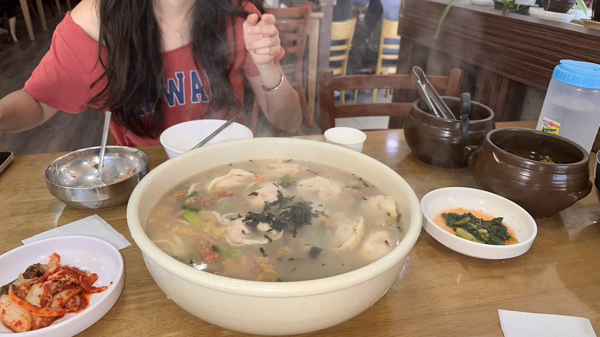 x2__5945's tweet photo. 오늘 연천 사는 친구 보러 연천 가서
엄청난 칼만두 먹고
계곡가고
구석기선사유적지 보고 옴 https://t.co/CVlrdUmguf