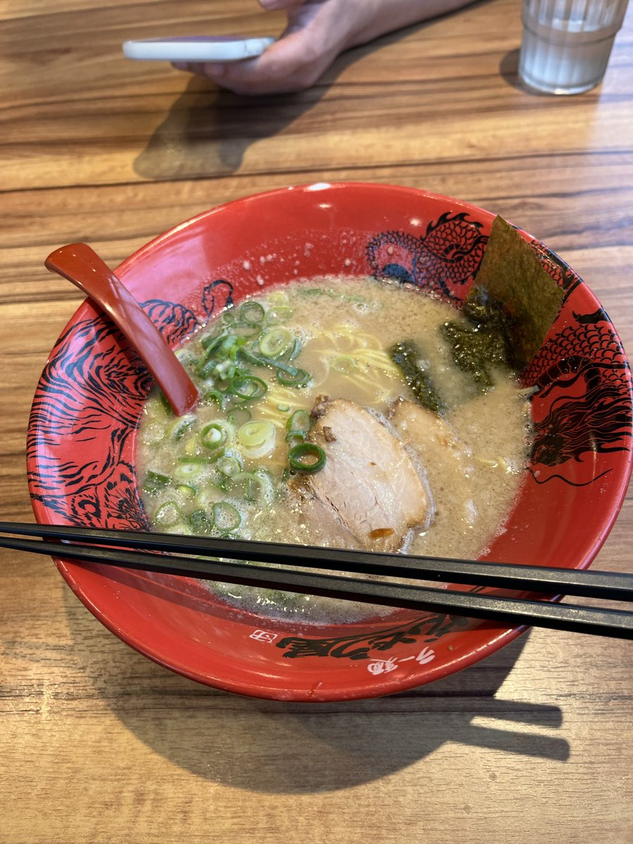 d8802753's tweet photo. 今日はホームにひまちょむさん🐹ご来店😊
そのあと花ヲタさん合流の3人並び😁

その後ずんどう屋で🍜
ひまちょむさんご馳走様でした😋

ひまちょむさん、花ヲタさん
並びお疲れ様でした☕️ https://t.co/bYEqLX5nXh