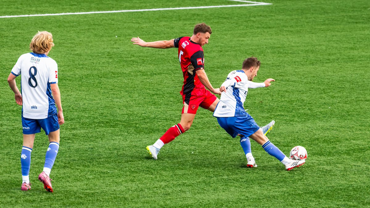 GomboczSteve's tweet photo. Some player action images taken during the game Bury v Workington AFC FA Cup qualifier on 19/9/26. A good team display. @buryfcofficial #bfc140 #shaker
#BuryFC #PartOfit @whitebluearmy https://t.co/uK1XvDfPHY