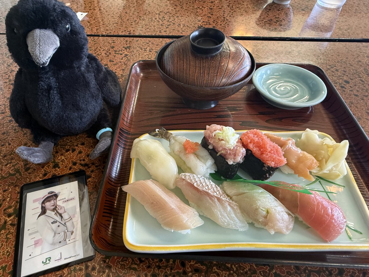 wwblueww's tweet photo. にぎり寿司上が売り切れてたので
並になっちゃったのと、
サインちょうど団体さんがいて
写真撮れなかったのが心残り…
けど、おいしかった！！ https://t.co/ej4zdaf1P9