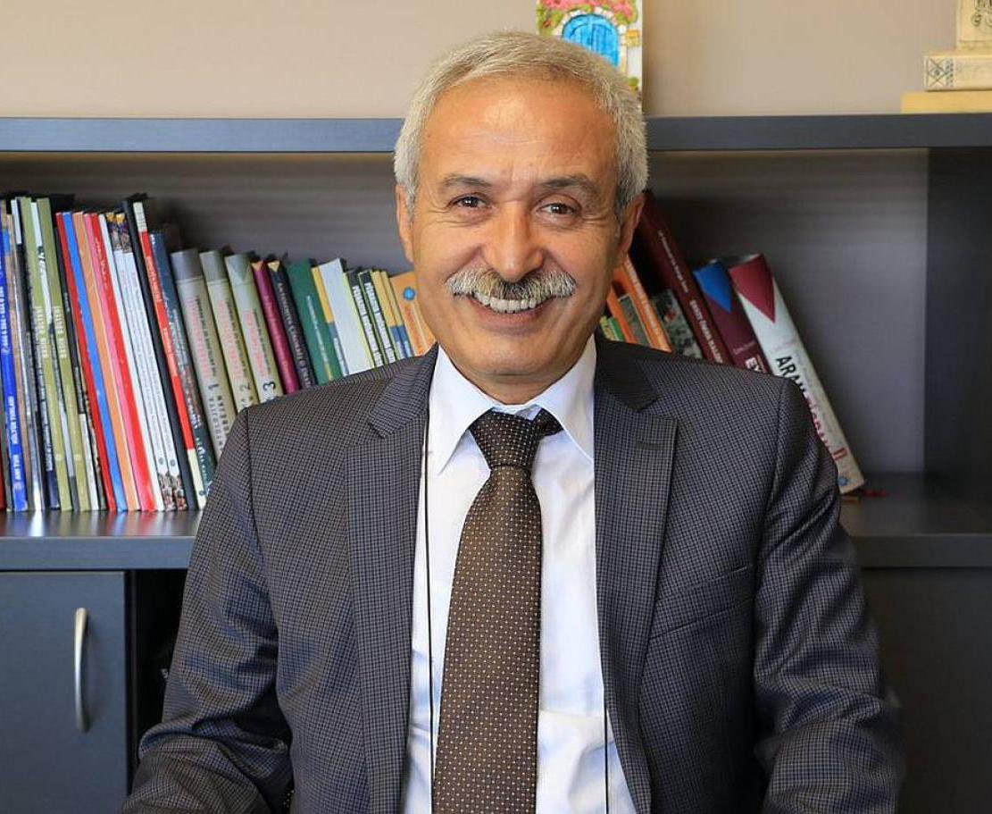 DailyTurkst's tweet photo. DEM Partili Selçuk Mızraklı:

“Kürt’e düşman olan büyük kaybeder, Kürt’le dost olan büyük kazanır.” https://t.co/RbnQhExQ2H