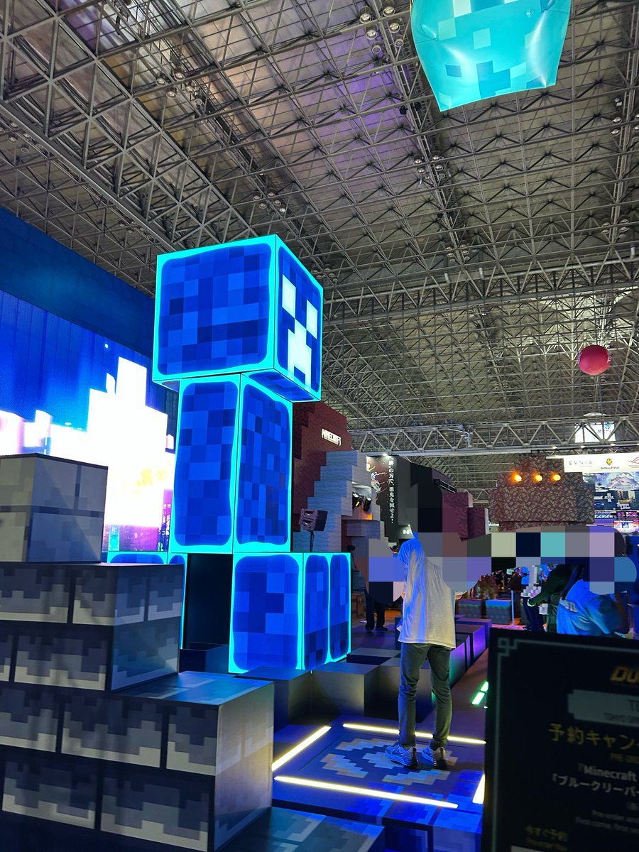 kuronron123's tweet photo. 東京ゲームショウ楽しかったー!✨️
ハンクさんと写真撮った🥹💕
#TGS30th https://t.co/5NW6S53oHa