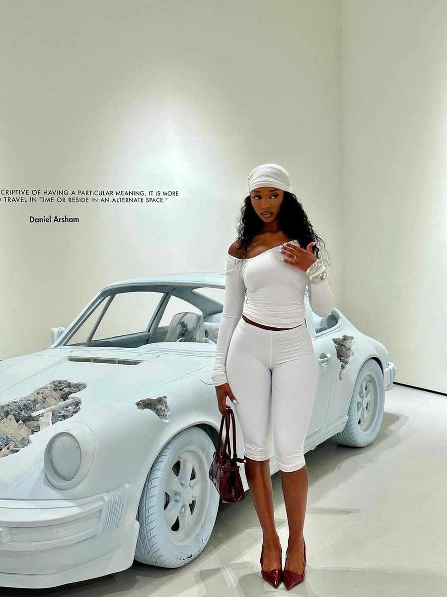 Joy_daniel01's tweet photo. All white day💗 https://t.co/WdZ0dl1boy