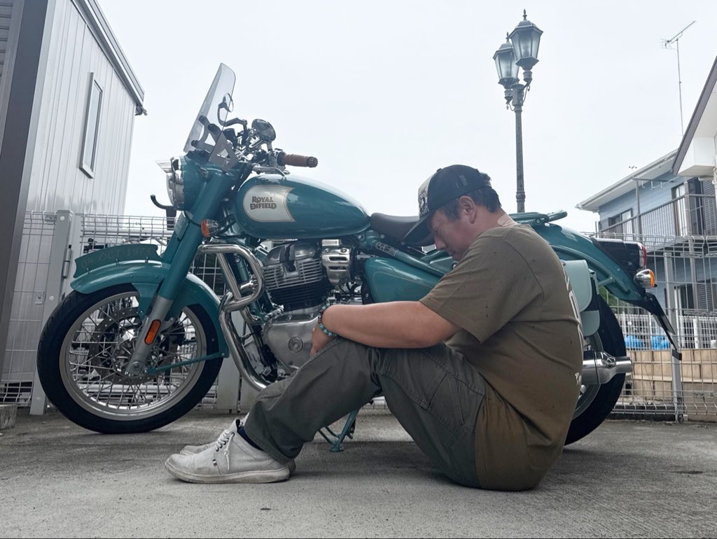 tomoochan1's tweet photo. 今日はロイヤルエンフィールドの、ワンライドの日🏍️
みんなでお揃いのTシャツ着て箱根のバイパラに集まる予定🗓️☂️☂️…中止…
1人でも楽しいいな🎶
#ロイヤルエンフィールド 
#royalenfield 
#classic650
#oneride2026 https://t.co/Mb1t97Ajkm
