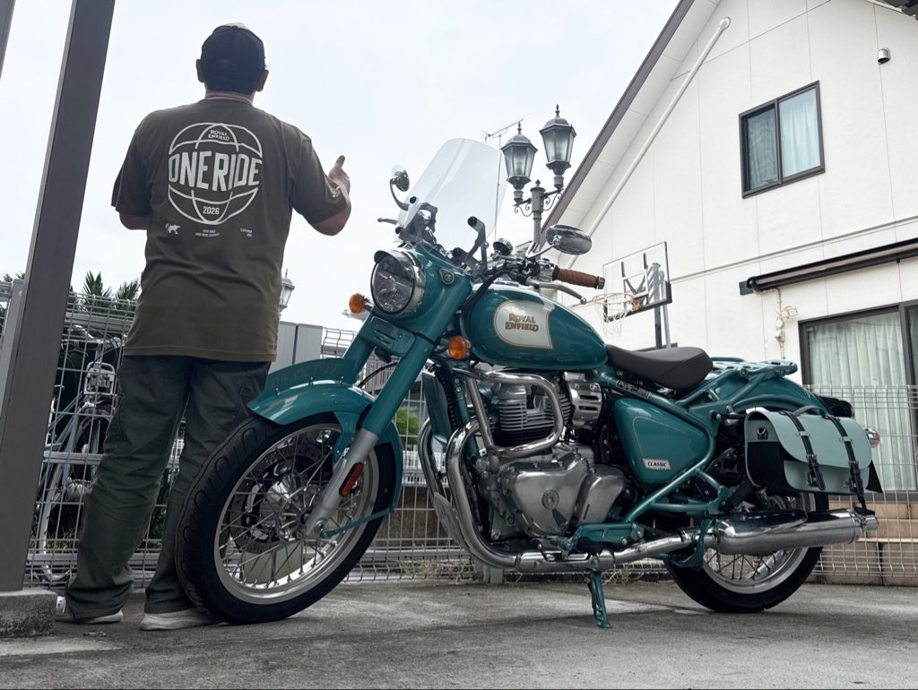 tomoochan1's tweet photo. 今日はロイヤルエンフィールドの、ワンライドの日🏍️
みんなでお揃いのTシャツ着て箱根のバイパラに集まる予定🗓️☂️☂️…中止…
1人でも楽しいいな🎶
#ロイヤルエンフィールド 
#royalenfield 
#classic650
#oneride2026 https://t.co/Mb1t97Ajkm