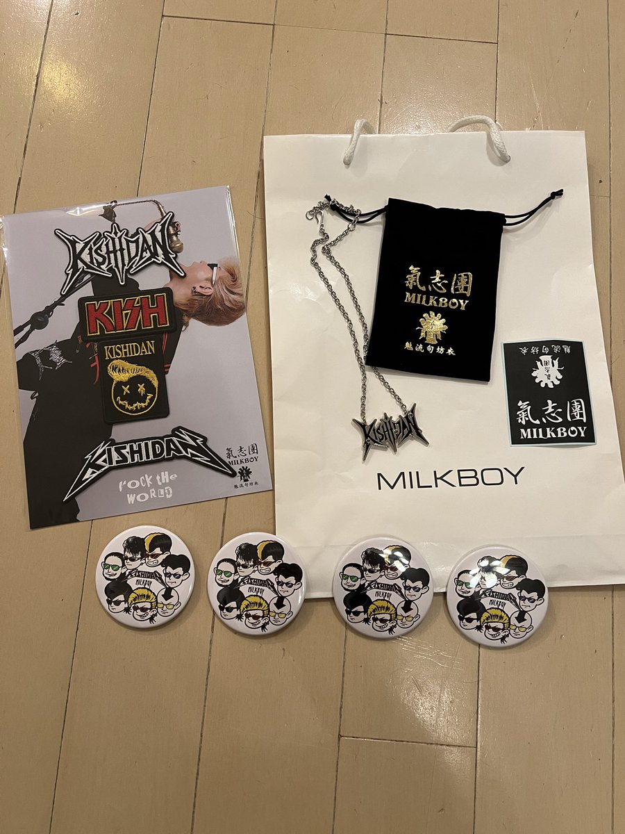 Gb3K9's tweet photo. 氣志團×MILKBOYの原宿POP UP STORE行ってきましたー！！❤️‍🔥
ネックレスとワッペンお迎えできた❤️🤍🤘🏻
パーカーとタオルは届くの楽しみすぎるー！！！
全部かっこよすぎて幸せ空間だった😭❤️
#氣志團
#MILKBOY
#氣志團コラボ https://t.co/lajJXE1a0O