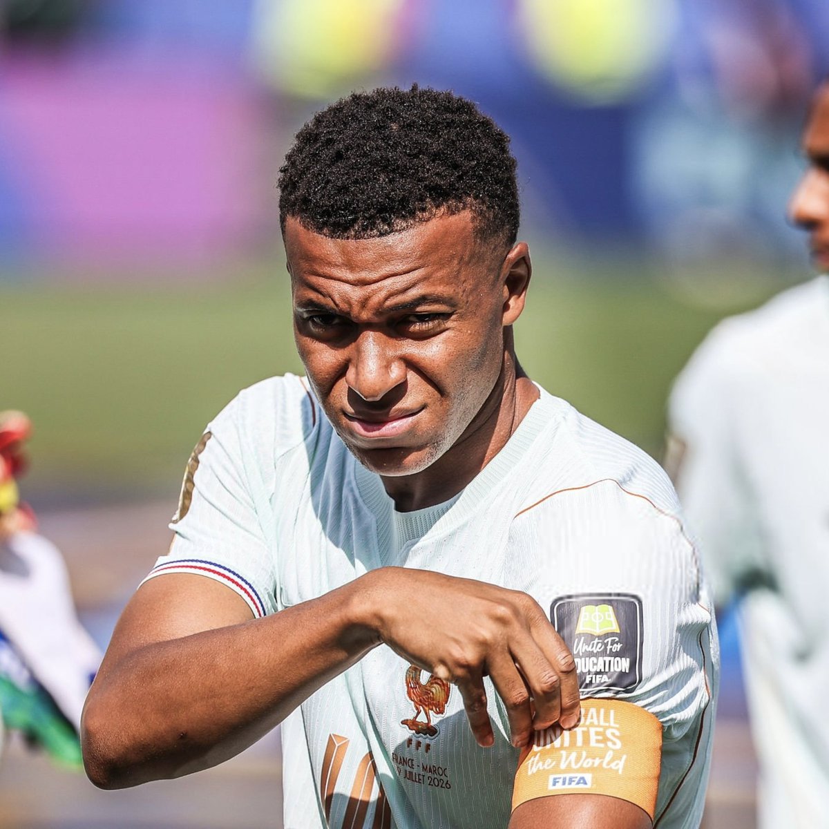 ActuFoot_'s tweet photo. 🚨🚨 Zinédine ZIDANE 🇫🇷 : « Je crois que MBAPPÉ 🇫🇷 a bien tenu son rôle de capitaine au Mondial.

C’est un joueur important, LE MEILLEUR JOUEUR DU MONDE.

C’EST UN CAPITAINE ET J’AI ENVIE DE CONTINUER AVEC LUI EN TANT QUE CAPITAINE !!! ©️ »

🎙️ @telefoot_TF1 https://t.co/eicziFGQbF