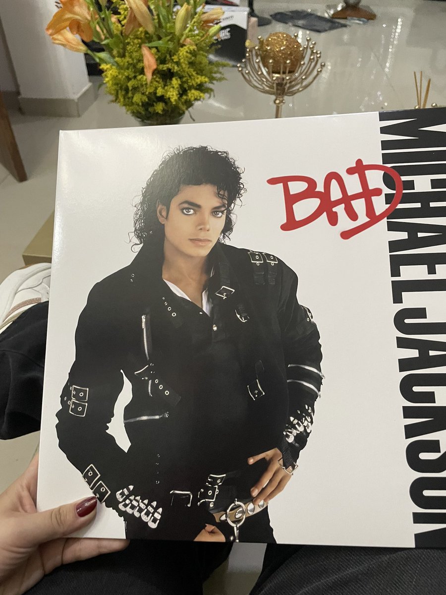 moonwaltkie's tweet photo. CHICOS NO PUEDE SER QUE ME REGALARON EL VINILO DIOS https://t.co/OFuM1qqpy6