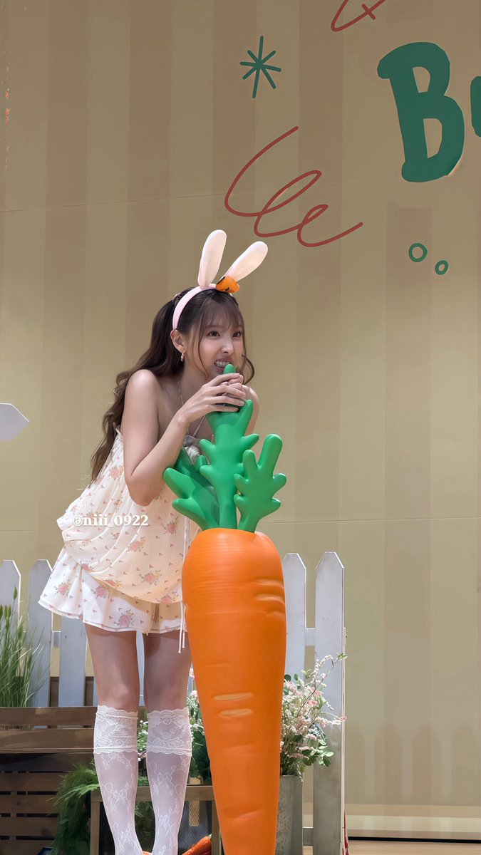 niii_0922's tweet photo. 260920 🐰🥕

#nayeon #나연 #twice https://t.co/6SQjCrBUHf