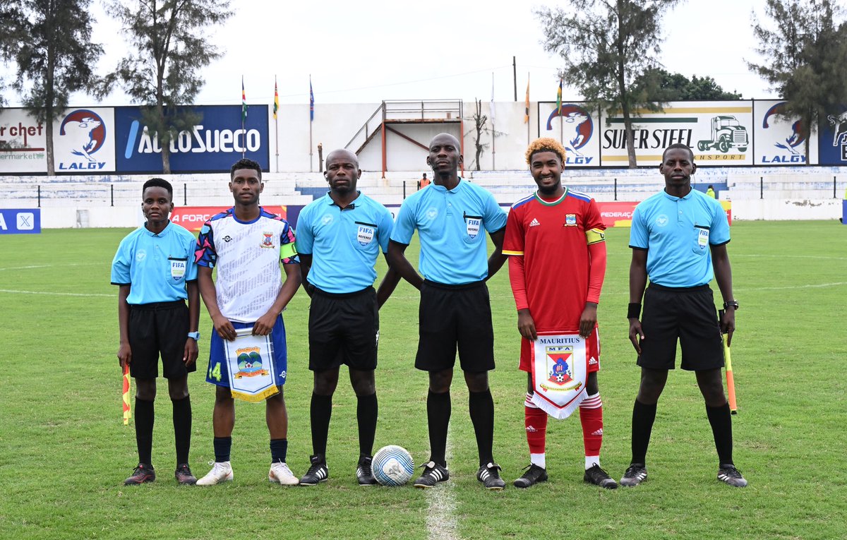 COSAFAMEDIA's tweet photo. HALF-TIME
SEYCHELLES 🇸🇨 1️⃣ 🆚 1️⃣ 🇲🇺 MAURITIUS
⚽️ #10 Lorenzo Hoareau 🇸🇨
⚽️ #9 Quentin Lalsing 🇲🇺
A balanced first half at the ABB Stadium. ⚽️
#COSAFAU20 #COSAFA #SEYvMRI #Maputo2026 #Football https://t.co/Zpv6bWeHTU