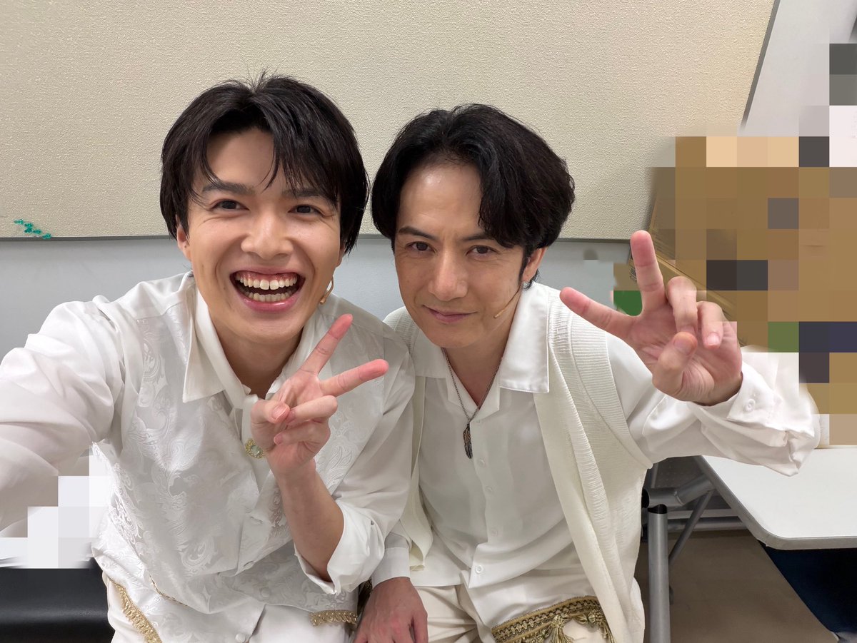 reizi_sakagaki's tweet photo. 絵本朗読LIVE『星の王子さま』再演
2公演ご来場誠にありがとうございました。

僕はお先に最終日ラストの出演でした。
素敵な座組でリスペクトしかない演者さん達と一緒に板の上に立てて光栄でした。

この作品に携われて幸せでしたし、
王子様を演じる事で、
沢山学ぶことがありました。
これからもこの作品の
一つ一つ言葉を胸に、
歩み続けたいと思います。

またみんなにお会い出来るよう精進します‼️
短い期間でしたが、ファンの皆様、
応援の程ありがとうございました。