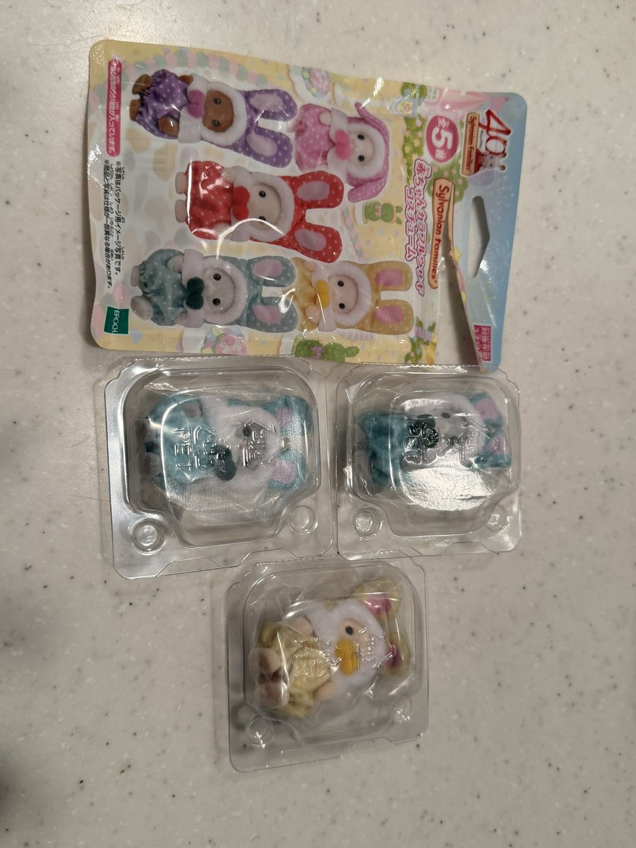 xlty0nn's tweet photo. シルバニアファミリー展 くじ シルバニア 赤ちゃんカラフルウサギコスチューム 交換 譲渡

譲 わたウサギ、マーガレットウサギ

求 ショコラウサギ、フローラウサギ

郵送または梅田手渡しでの交換になります。お気軽にお声掛けください♪ https://t.co/YCUKuA9tZi